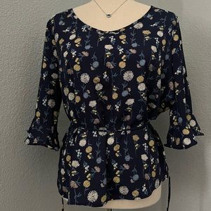 Print top with a tie to accentuate the waist. Size XL, more like a small XL.